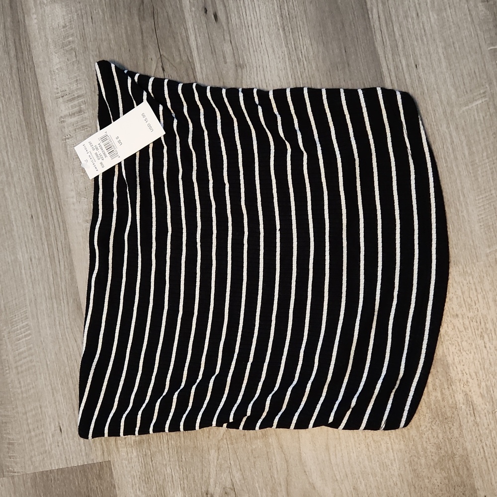 Black and white stripe crop top